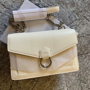Envelop chain crossbody bag in cream color